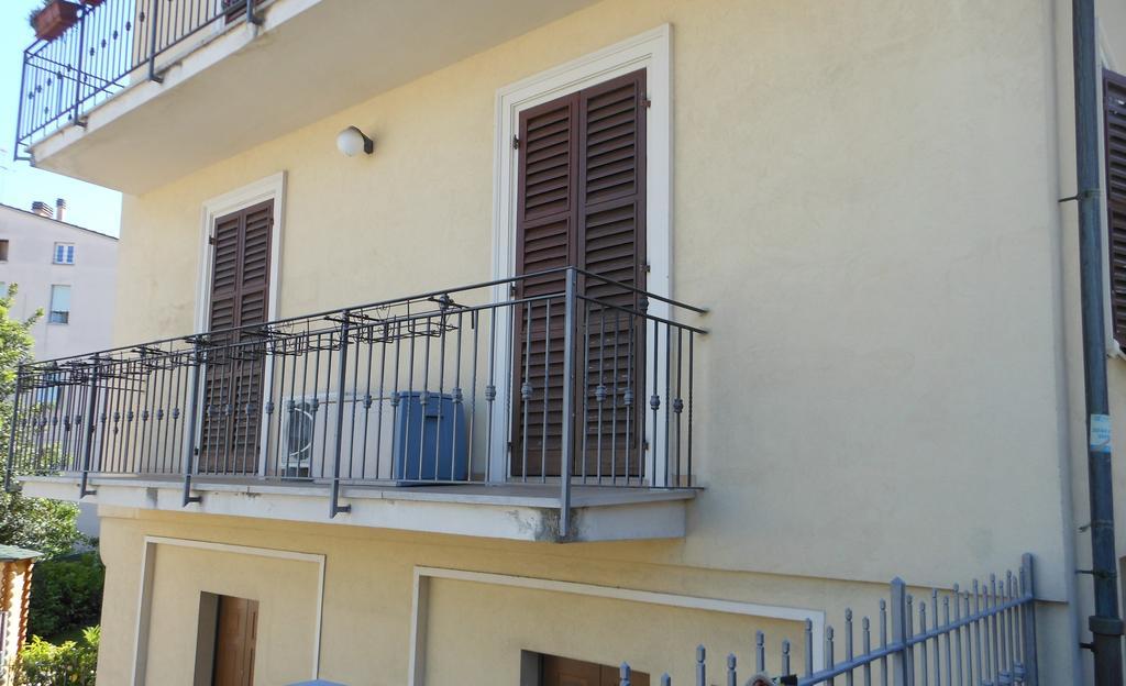 B&B La Luna Dal Borgo Jesi Szoba fotó