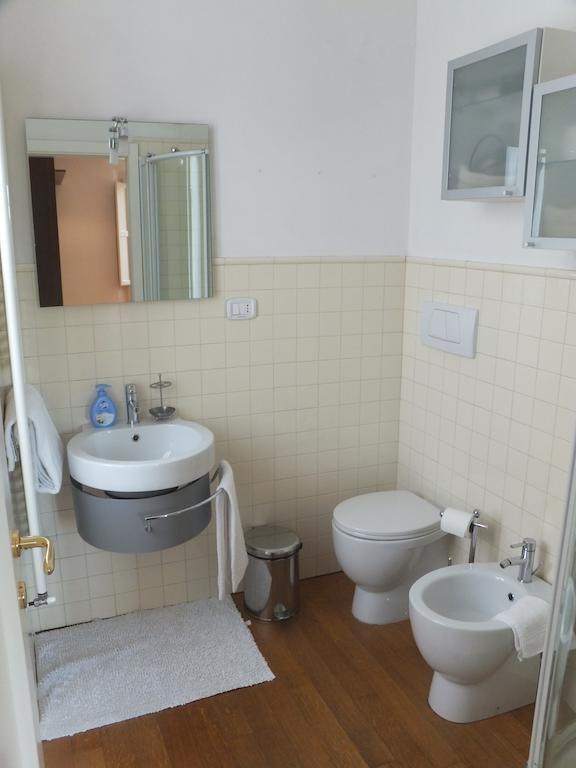 B&B La Luna Dal Borgo Jesi Szoba fotó