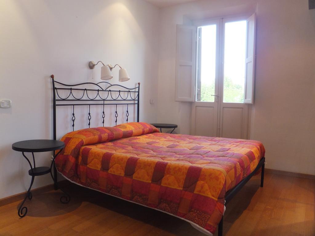 B&B La Luna Dal Borgo Jesi Szoba fotó